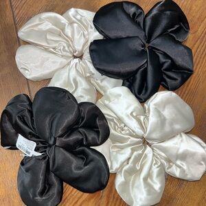 Set of 4 Claire’s Girls Flower Shaped Scrunchies